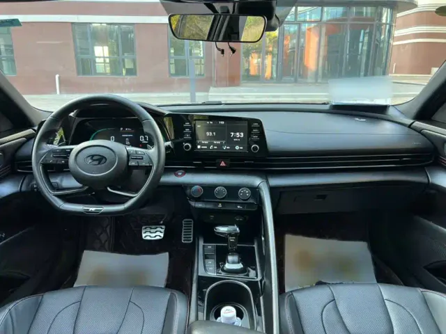 Hyundai Elantra — Фото автомобиля 2