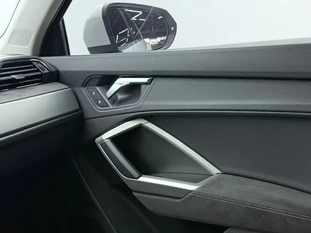 Audi Q3 — Фото автомобиля 12