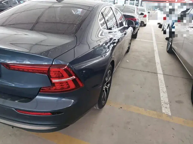 Volvo S60 — Фото автомобиля 7