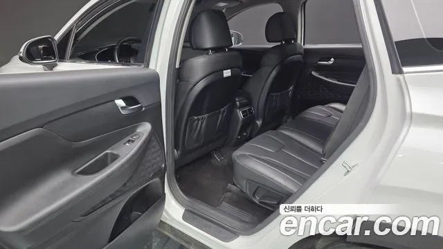 Hyundai Santafe Новый Santa Fe Дизель 2.2 4WD — Фото автомобиля 12