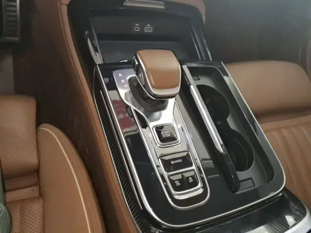 Hongqi H9 — Фото автомобиля 13