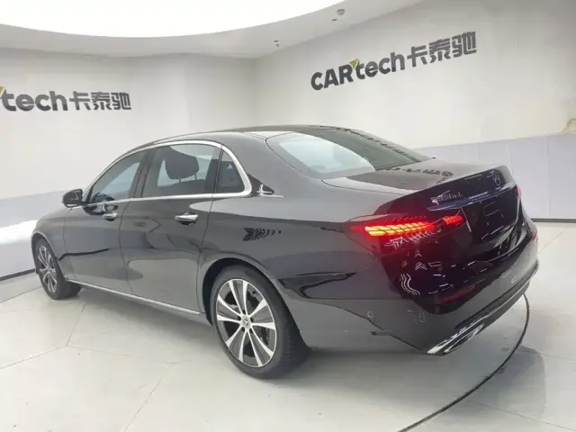 Mercedes-Benz E-Class — Фото автомобиля 7
