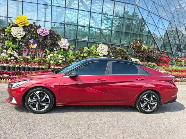 Hyundai Elantra — Фото автомобиля 3