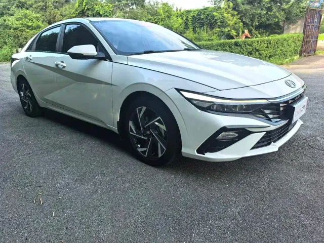 Hyundai Elantra — Фото автомобиля 2