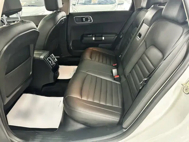 Citroen C6 — Фото автомобиля 12