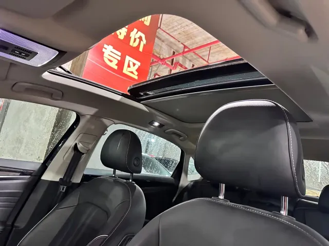 Volkswagen Passat — Фото автомобиля 8