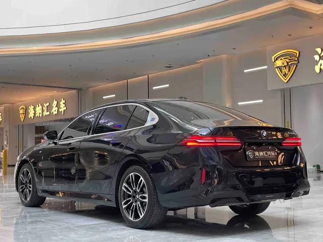 BMW 5 Series — Фото автомобиля 4