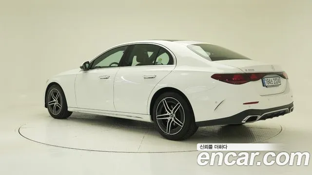 Mercedes-Benz E-Class — Фото автомобиля 2