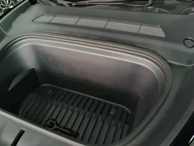 Tesla Model Y — Фото автомобиля 19