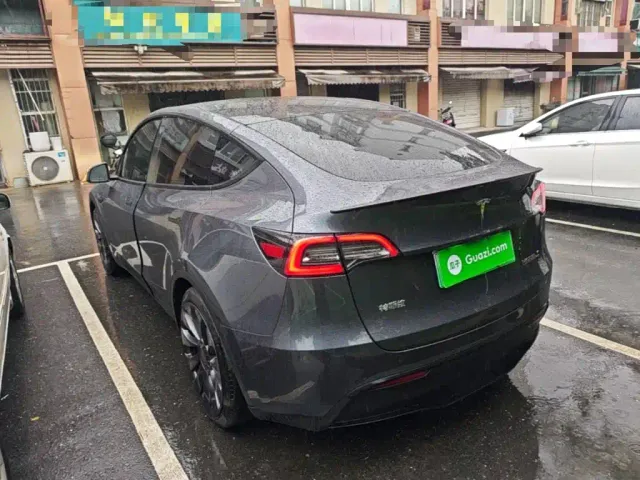 Tesla Model Y — Фото автомобиля 4