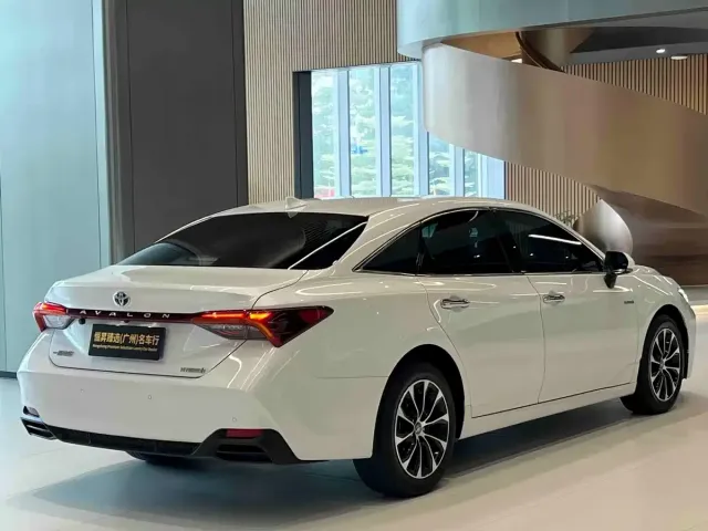Toyota Avalon — Фото автомобиля 6