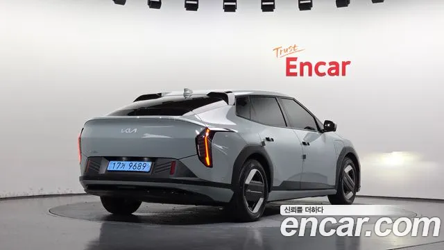 Kia EV4 — Фото автомобиля 2