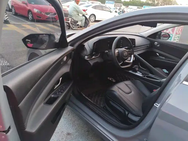Hyundai Elantra — Фото автомобиля 15