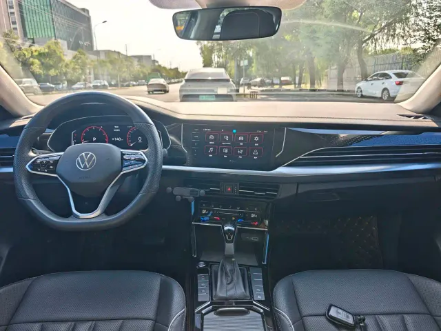 Volkswagen Passat — Фото автомобиля 11