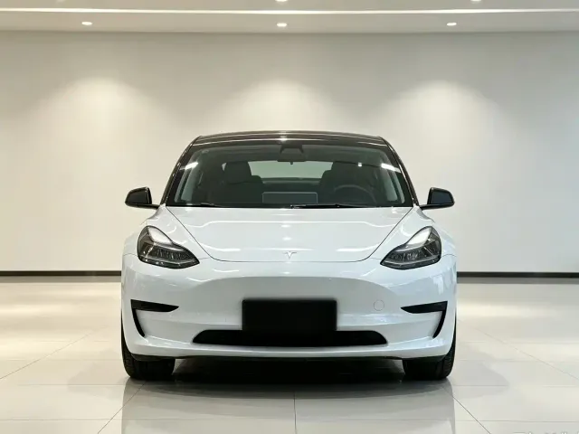 Фотография автомобиля — Tesla Model 3