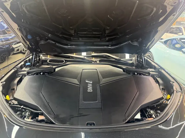 BMW i7 — Фото автомобиля 15