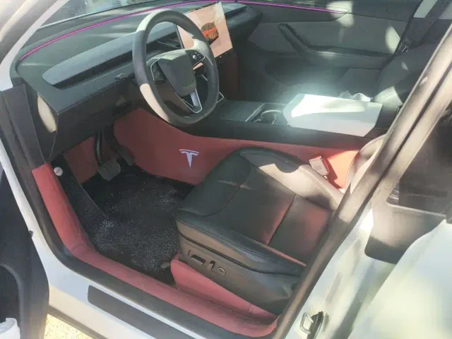 Tesla Model Y — Фото автомобиля 7