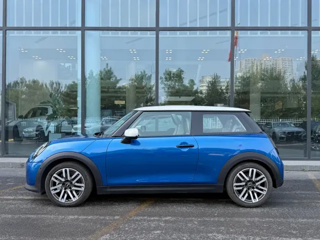 MINI Hatch — Фото автомобиля 3