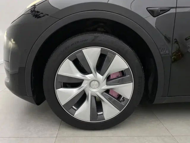 Tesla Model Y — Фото автомобиля 8