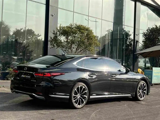 Lexus LS — Фото автомобиля 13