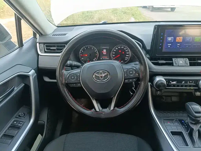 Toyota RAV4 — Фото автомобиля 6