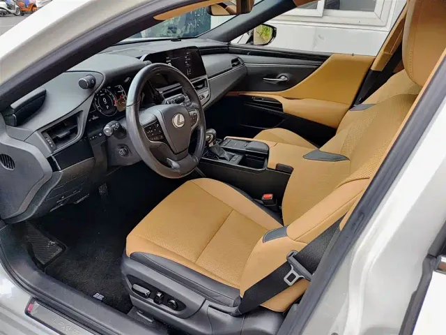 Lexus ES — Фото автомобиля 8