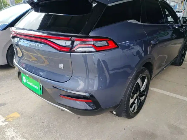 BYD Tang — Фото автомобиля 7