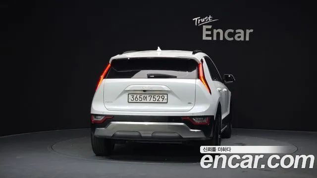 Kia Niro The All New Niro Signature — Фото автомобиля 4
