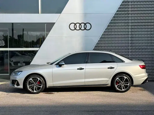 Audi A4L — Фото автомобиля 3