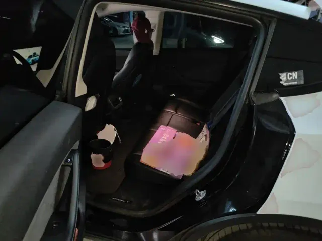 Tesla Model Y — Фото автомобиля 13