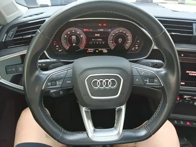 Audi Q3 — Фото автомобиля 10