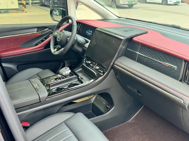 GAC Trumpchi E9 — Фото автомобиля 21