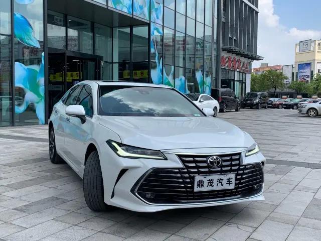Toyota Avalon — Фото автомобиля 2