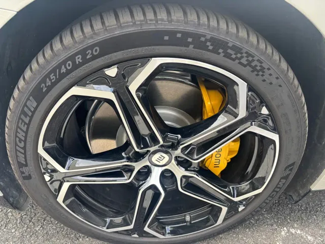 Xiaomi SU7 — Фото автомобиля 21