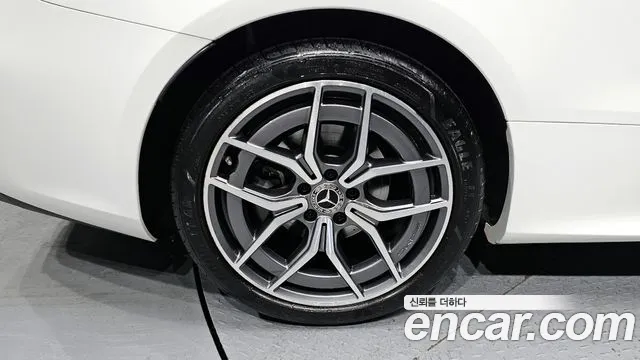Mercedes-Benz E-Class — Фото автомобиля 5