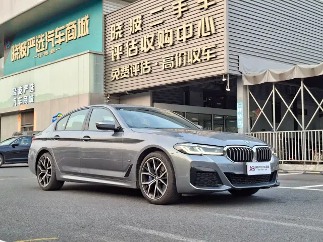 BMW 5 Series — Фото автомобиля 3