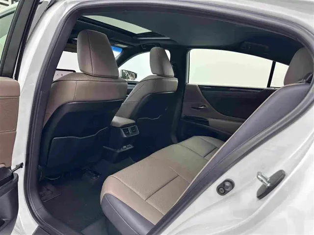 Lexus ES — Фото автомобиля 24