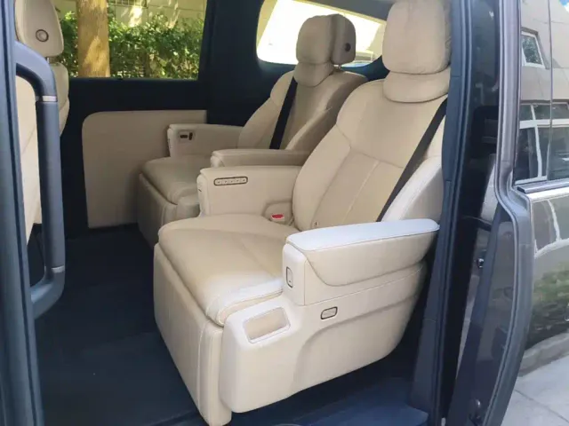 Li Auto MEGA — Фото автомобиля 16