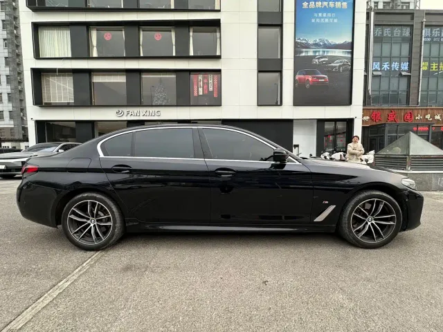 BMW 5 Series — Фото автомобиля 4
