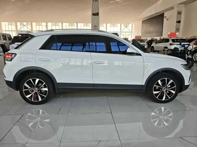 Volkswagen T-Roc — Фото автомобиля 4