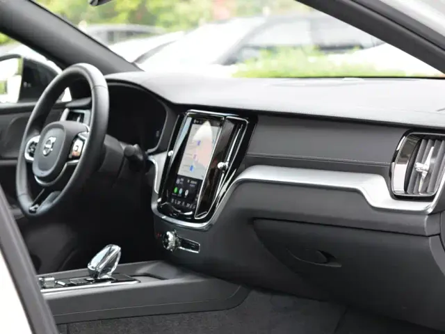 Volvo S60 — Фото автомобиля 15