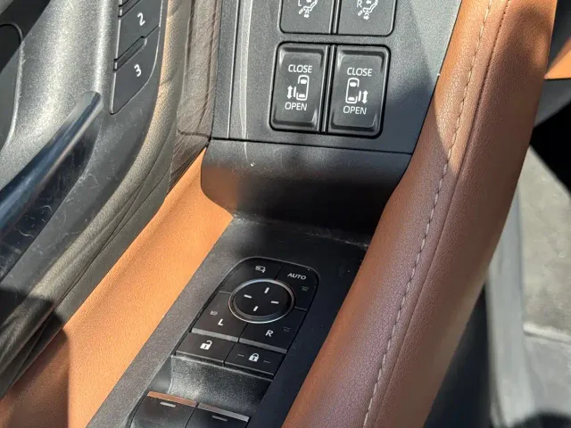 Toyota Alphard — Фото автомобиля 8