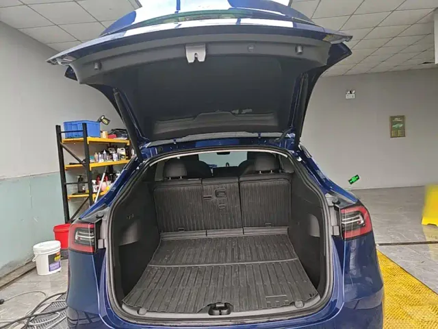 Tesla Model Y — Фото автомобиля 18