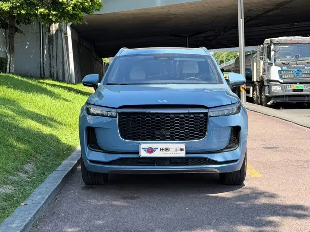 Li Auto ONE — Фото автомобиля 2