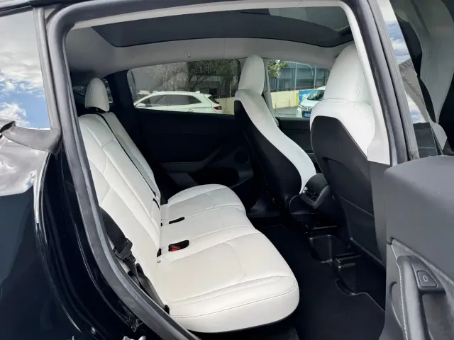 Tesla Model Y — Фото автомобиля 10
