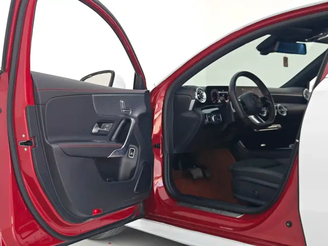 Mercedes-Benz A-Class — Фото автомобиля 29
