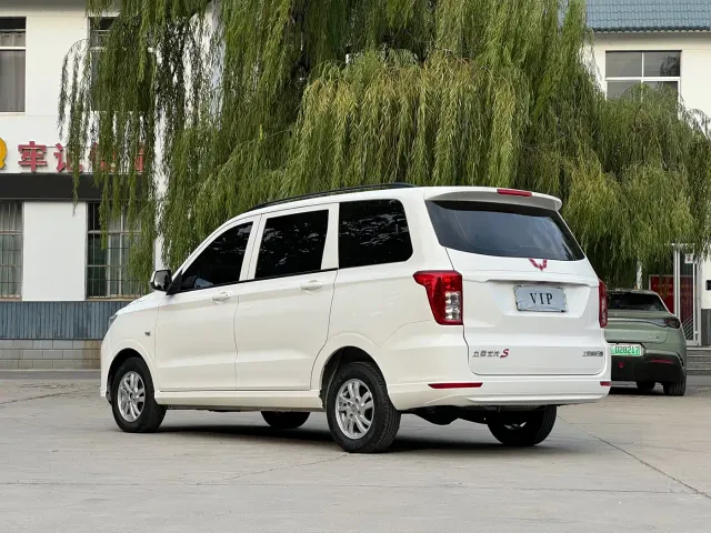 Wuling Hongguang — Фото автомобиля 4