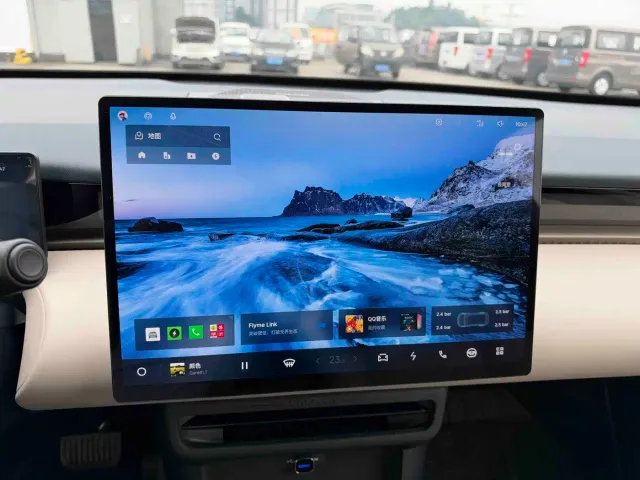 Lynk & Co Z20 — Фото автомобиля 12