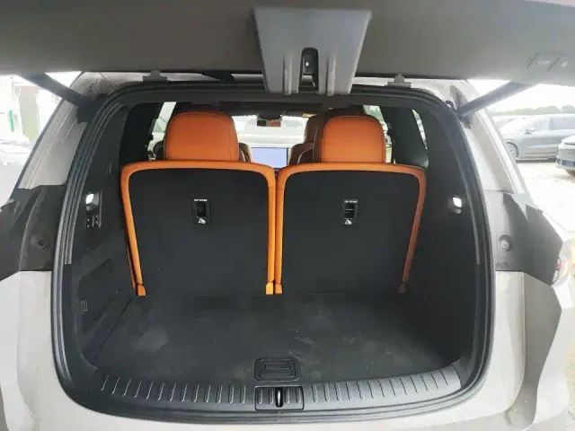 Li Auto i8 — Фото автомобиля 7