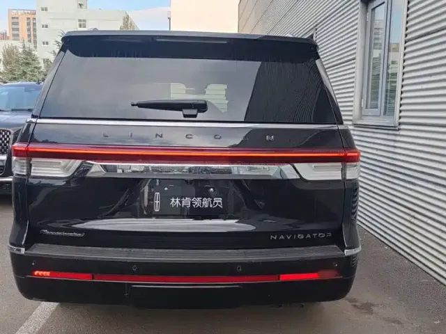Lincoln Navigator — Фото автомобиля 5